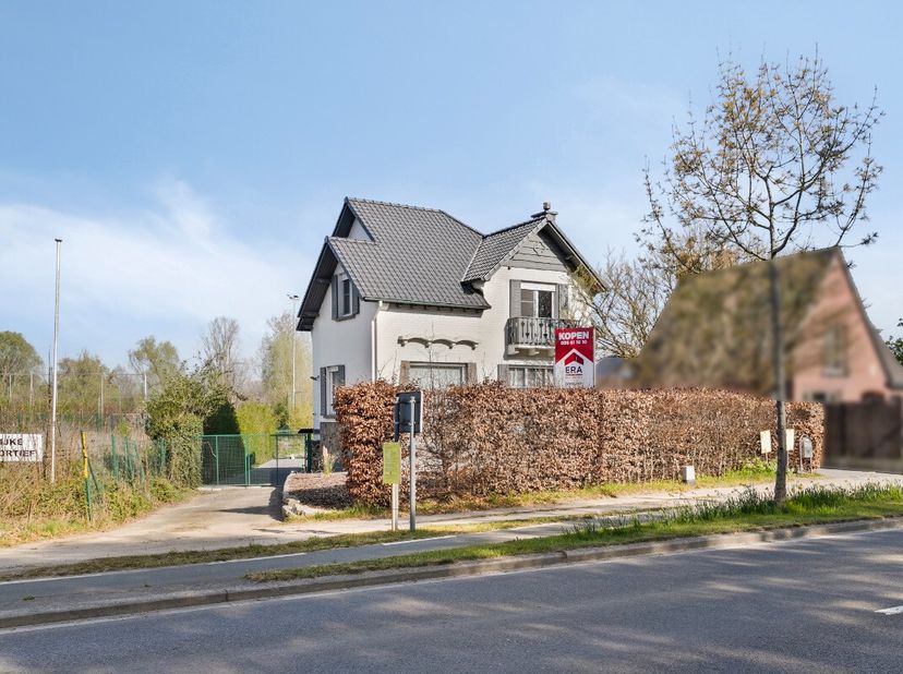 Instapklare, alleenstaande villa te koop in Olsene op een perceel van 449 m² Op wandelafstand van het centrum van Olsene vind je deze instapklare vill