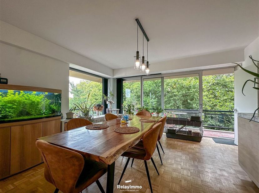 Superbe appartement situé au 5ème étage de la Résidence &quot;Europe&quot;, comportant trois chambres, un grand balcon d&#039;angle et une cave. &lt;br /&gt;
Appartement b