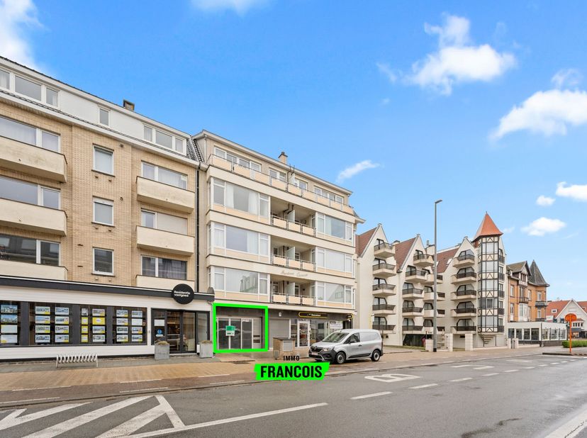 Ce bâtiment commercial à l&#039;état brut offre de nombreuses possibilités et bénéficie d&#039;un emplacement idéal dans le quartier De Concessie. Le bâtiment s