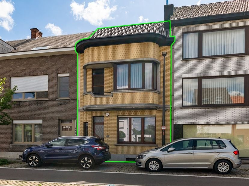 Bent u op zoek naar een licht op te frissen, lichtrijke woning op een uitstekende locatie in Wommelgem, vlakbij invalswegen, winkels en alle nodige vo
