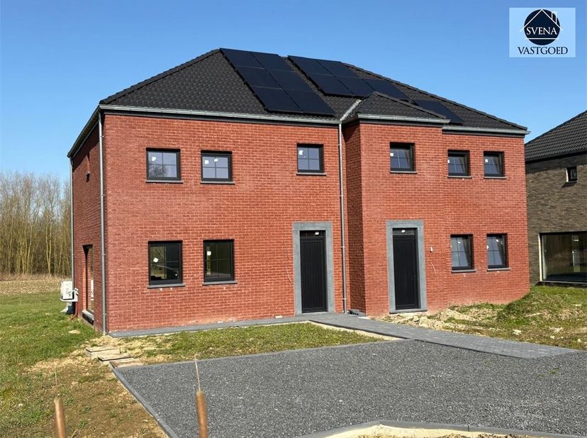 HALFOPENBEBOUWING&lt;br /&gt;
Deze prachtig gelegen volledig afgewerkte woning op +~ 5 are grond ligt op een boogscheut van het vakantiedomein De Gavers.&lt;br