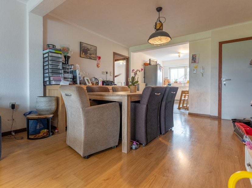 Dit  ruim appartement vinden we terug in de Salvatorstraat 110 te Hamont.&lt;br /&gt;
&lt;br /&gt;
Indeling: ruime woonkamer met toegang naar een groot terras, mo