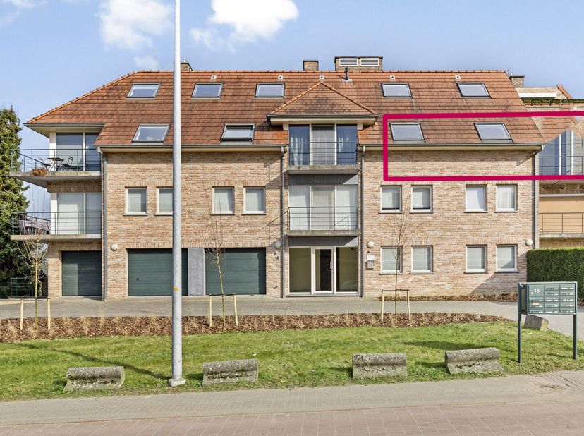 Aan de historische stadsrand van Ninove bevindt zich dit instapklaar zuid gericht appartement in de perfect onderhouden Residentie Donatus. Het comple