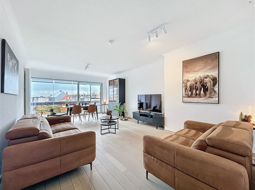 Bezoekmoment zaterdag 26 april: reservatie via sms: 0470/30.20.10&lt;br /&gt;
Dit gezellig 3 slk-appartement is volledig afgewerkt met parket tot in de slaa