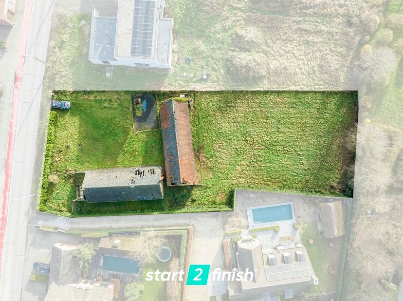 Prachtig stuk grond (met hoeve) te Oekene gelegen tussen riante nieuwbouwvilla&#039;s.&lt;br /&gt;
Onder bepaalde voorwaarden kunt u voor de sloop en nieuwbouw h