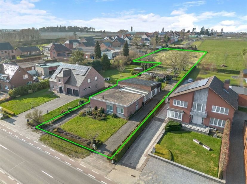 RUIM TE RENOVEREN GEZINSWONING OP EEN MOOI PERCEEL VAN 42A24CA IN ALKEN&lt;br /&gt;
Deze open bebouwing kunnen we terugvinden in Alken. Het pand is gelegen