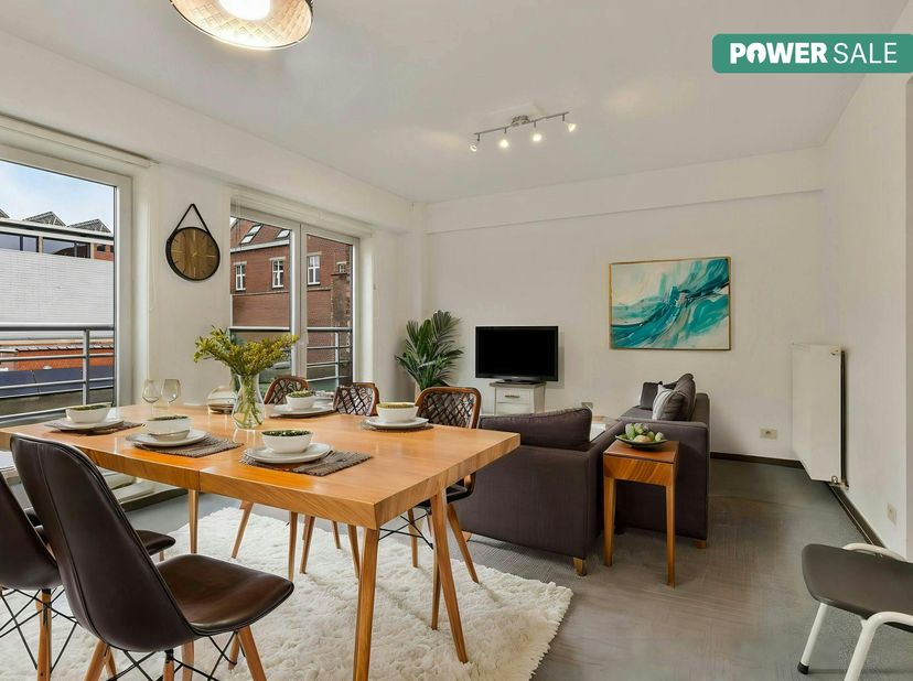 Appartement situé au centre de Roeselare à vendre&lt;br /&gt;
Découvrez cet appartement idéalement situé dans le centre de Roeselare. Grâce à son emplacemen