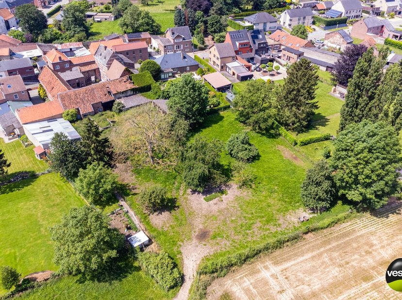 Op te frissen vierkantshoeve in dorpskern van Grote-Spouwen, Papestraat 10, Bilzen.&lt;br /&gt;
&lt;br /&gt;
Deze charmante vierkantshoeve, gelegen in het rustige