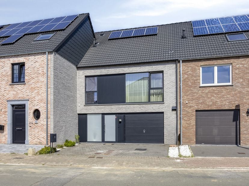 Te koop  Recente en energiezuinige woning met 4 slaapkamers, garage en tuin in Nossegem (1930) Namenstraat 27 |  Vraagprijs: euro 695.000 Bewoonbare o