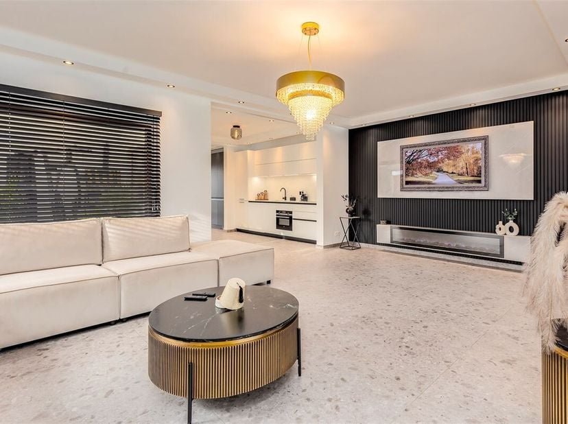 Op een boogscheut van het centrum van Malle staat dit super leuke en instapklare huis te koop. Gelegen op een perceel van ruim 1.600 m² in een landeli