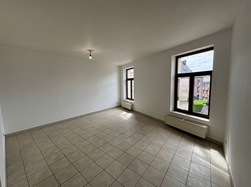 Superbe appartement une chambre, avec cave et emplacement parking, sis au 1er étage d&#039;une résidence avec ascenseur érigée face à la Basilique de Bon-S