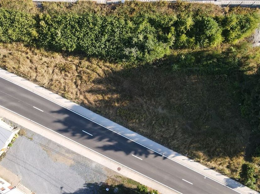W Immobilière vous propose dans le charmant village de Rulles (Habay), un terrain en zone d&#039;habitat à caractère rural de 11 ares 60 centiares avec une