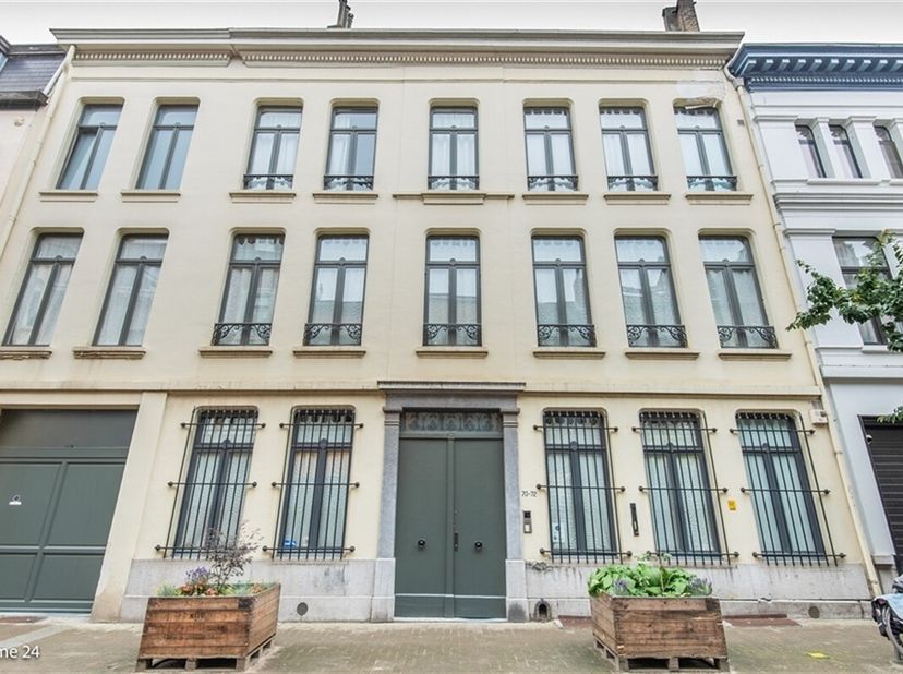 ANVERS : Portefeuille unique avec 3 propriétés. Achat par acquisition d&#039;actions.&lt;br /&gt;
DESCRIPTION : &lt;br /&gt;
La société comprend un ensemble de 3 propr