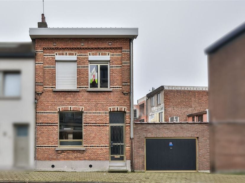 !!In optie!!Bel snel voor deze rustig gelegen  woning met lichtrijke woon-eetkamer, geïnstalleerde keuken met toegang naar het stadstuintje met gezell