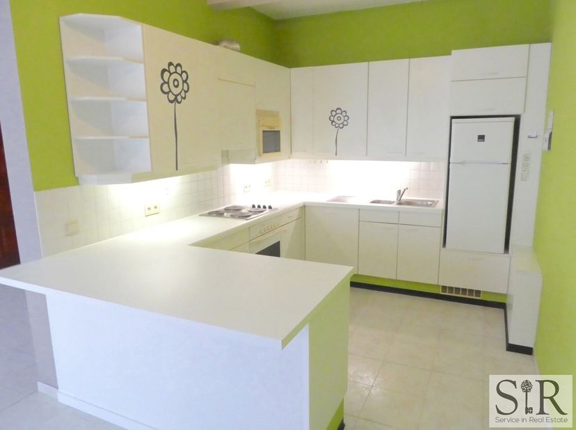 Lichtrijk appartement met 2 slaapkamers en terras vlakbij het station.&lt;br /&gt;
Ben je op zoek naar een appartement met 2 slaapkamers en terras en fietse