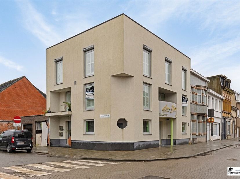 Recent gerenoveerd handelspand + woonst (3slpk)&lt;br /&gt;
Dit multifunctioneel eigendom is gelegen vlakbij het centrum van Hoboken en vlakbij verschillend