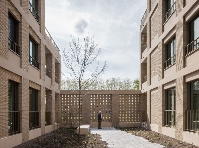 Dit nieuwbouwappartement heeft 2 slaapkamers, een woonoppervlakte van 103 m² en een terras van 13 m². Het appartement wordt in 2025 opgeleverd dus sne