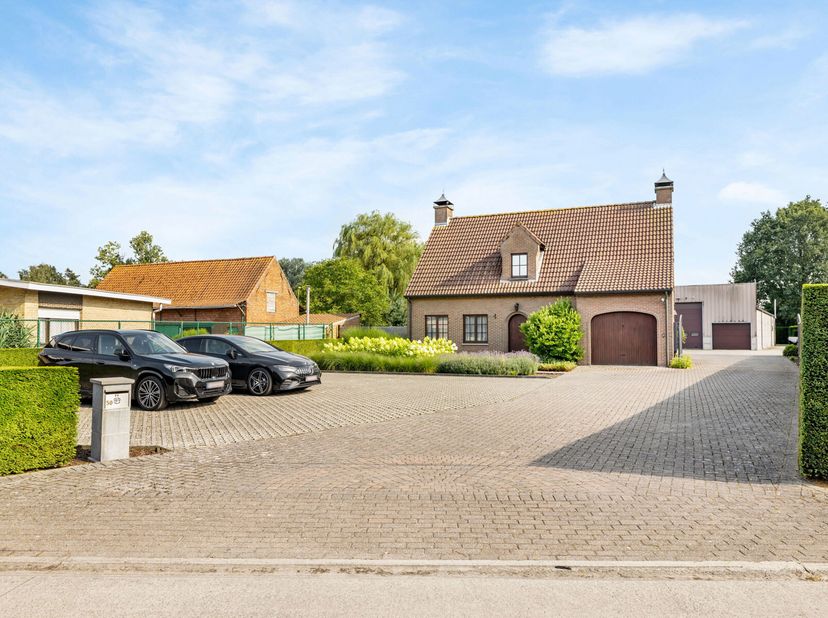 Vous êtes à la recherche d&#039;une propriété spacieuse avec une deuxième unité d&#039;habitation et un entrepôt spacieux ? Ce bien est fait pour vous !&lt;br /&gt;
C