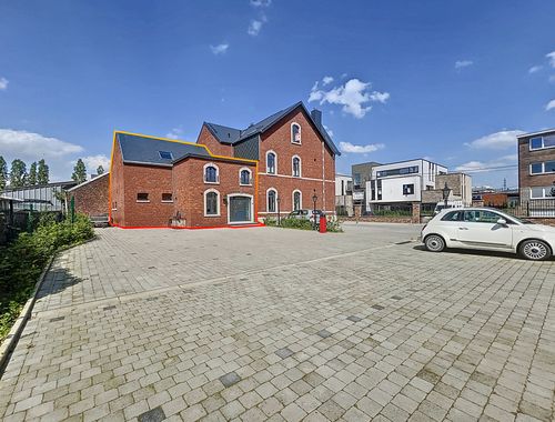                                         Commercieel Gebouw te huur in Oupeye, € 2.499
