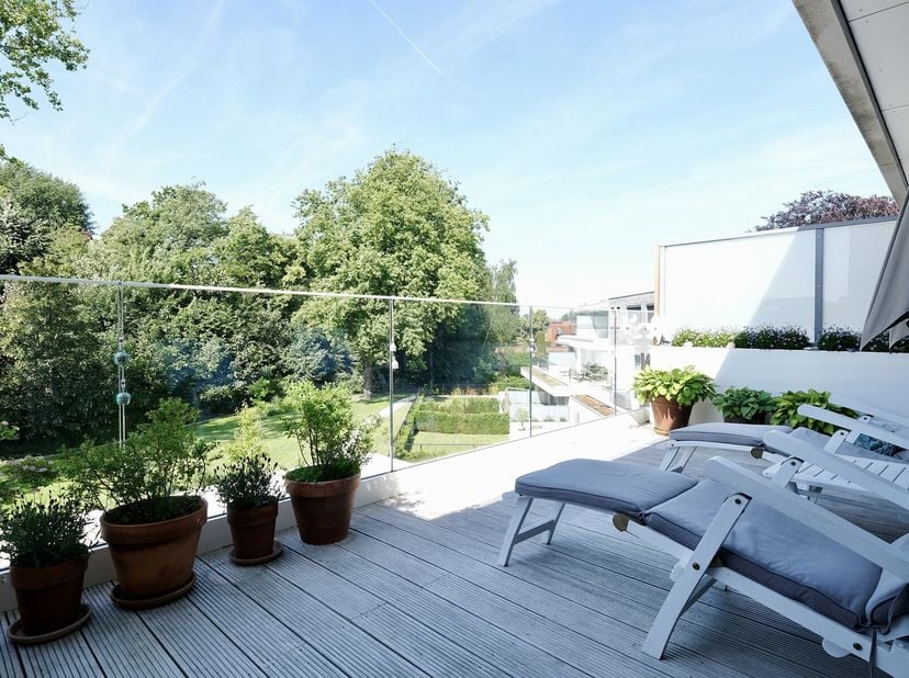 Dit luxueus nieuwbouwappartement bevindt zich op de tweede verdieping van Parkresidentie Magnolia. De residentie is uitstekend gelegen aan de stadsran