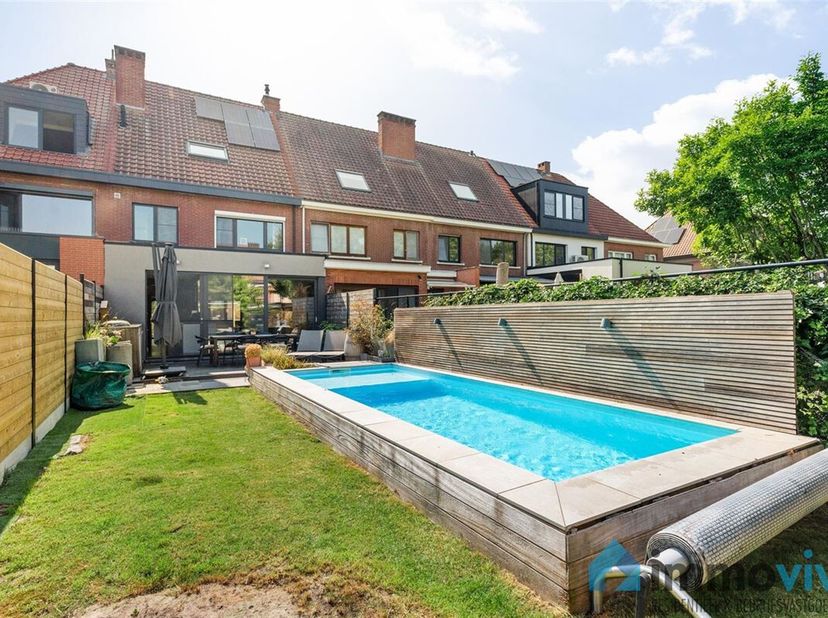 Algemeen:&lt;br /&gt;
In één van de meest gegeerde straten van Edegem vinden we deze stijlvol gerenoveerde woning met zwembad. &lt;br /&gt;
De woning ligt in de o
