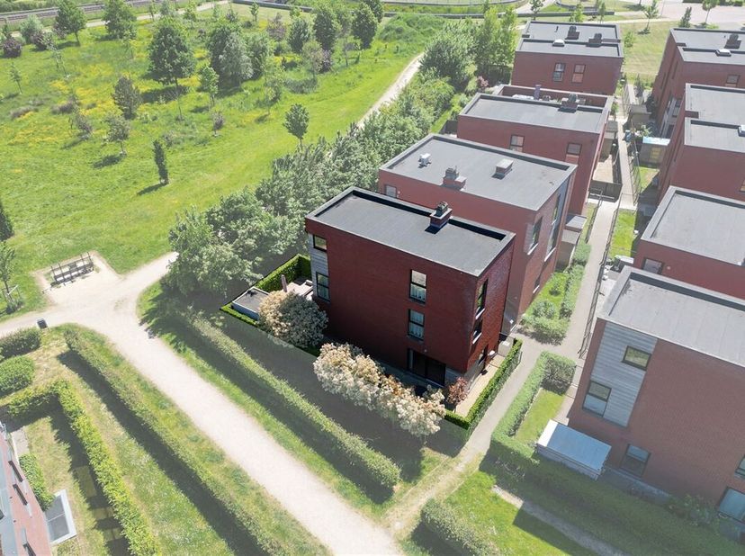 Moderne gezinswoning met 3 slaapkamers rustig en groen gelegen vlakbij het centrum van Hasselt&lt;br /&gt;
Omgeving:&lt;br /&gt;
+ Gelegen in rustige en groene om