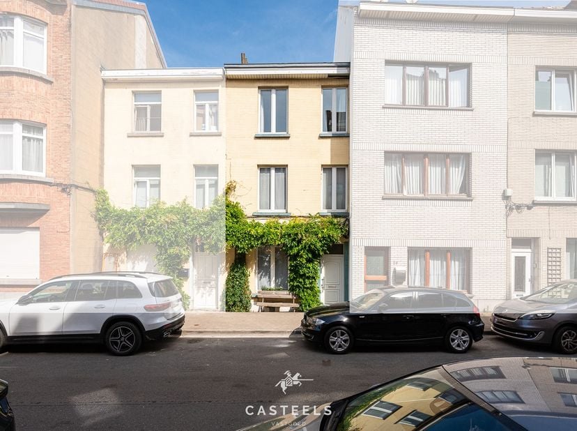 NL:&lt;br /&gt;
In de Guido Gezellestraat in Schaarbeek vind je deze ruime en bijzonder goed onderhouden rijwoning met een rustige groene tuin. Met een bewo