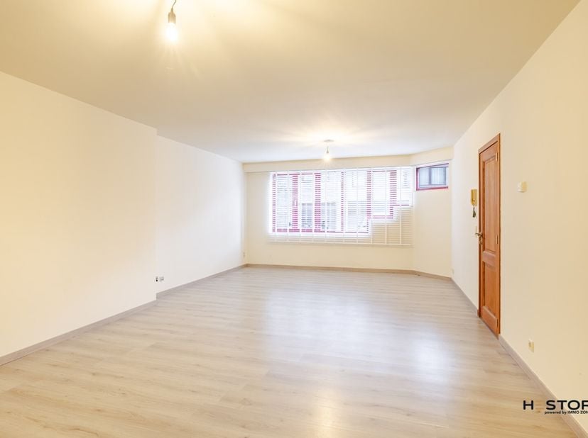 Ben je op zoek naar een instapklaar appartement, op een centrale ligging in Temse? Lees dan snel even verder!&lt;br /&gt;
U betreedt het gelijkvloers appart