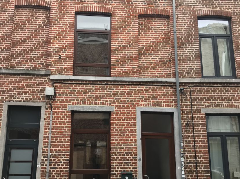 Instapklaar rijhuis in het centrum van Leuven&lt;br /&gt;
Dit lichtrijke rijhuis, gelegen in een rustige straat, biedt de perfecte combinatie van modern com