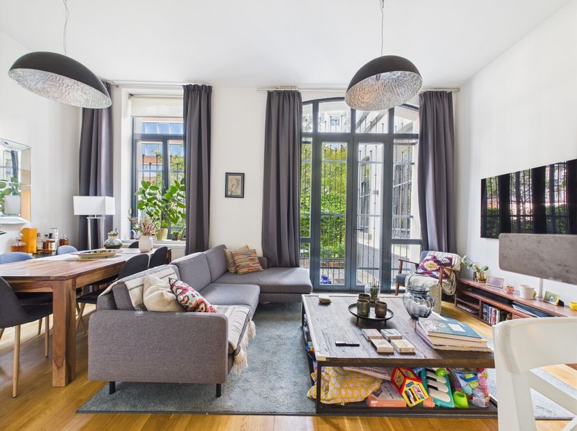 Stéphanieplein - Louise | Gemeubileerd appartement met 2 slaapkamers en tuin&lt;br /&gt;
Het appartement bestaat uit een hal, een woon-/eetkamer met open ke