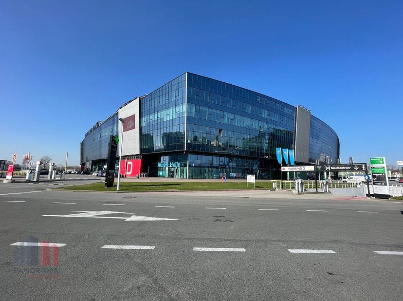 Gelegen op een toplocatie in een bruisende, ondernemende omgeving nabij Gent. Deze instapklare kantoren bevinden zich in de Planet Group Arena, een dy