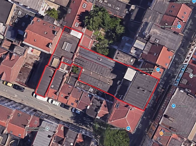 Quartier JOSAPHAT - Dans une rue commerçante et à proximité de toutes commodités : Transports et grands axes.&lt;br /&gt;
Immeuble de rapport de +/-950m² co