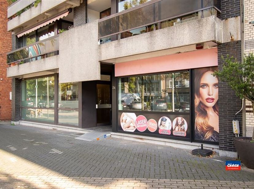 HOBOKEN-CENTRUM | ZEER GOED GELEGEN HANDELSGELIJKVLOERS OP EEN OPPERVLAKTE VAN CA. 85m² | EPC B | Momenteel ingericht als schoonheidssalon - gelegen o