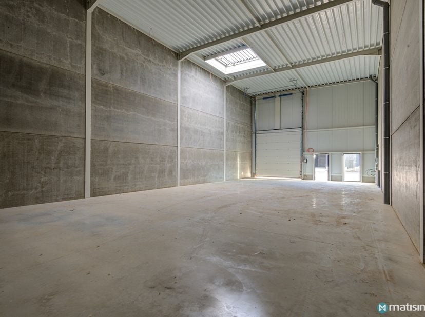 KMO-UNIT OP NIEUW BEDRIJVENPARK HARDEL TE TONGEREN&lt;br /&gt;
&lt;br /&gt;
Deze nieuwe KMO-unit vinden we terug aan de Blaarstraat 270-274 te Tongeren en is gele