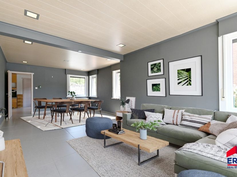 Stap binnen in deze instapklare, functionele gezinswoning waar ruimte, comfort en rust samenkomen. In 2014 werd deze woning volledig gerenoveerd, met