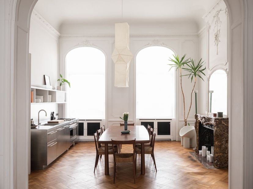 Situé à quelques mètres de l&#039;Abbaye de la Cambre et du Bois de la Cambre, appartement entièrement rénové en 2019 développant une superficie totale de
