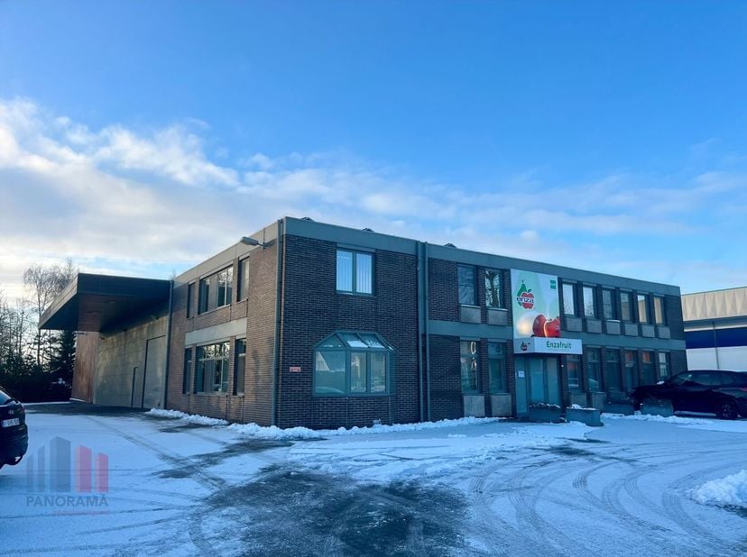 Bien professionnel à louer
                    à 3800 Sint-Truiden