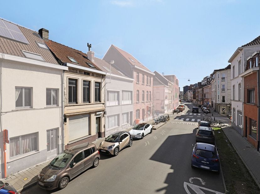 Op een strategische locatie nabij het stadscentrum van Gent vinden we deze ruime woning met achterliggend magazijn. Het pand bevindt zich in de levend