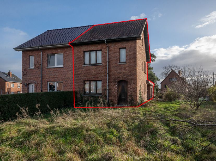 CENTRAAL GELEGEN WONING &lt;br /&gt;
 &lt;br /&gt;
Woning (HOB) met omliggende tuin op 9a69ca, met veel potentieel, nabij verbindingswegen N78 en E314, commerciee