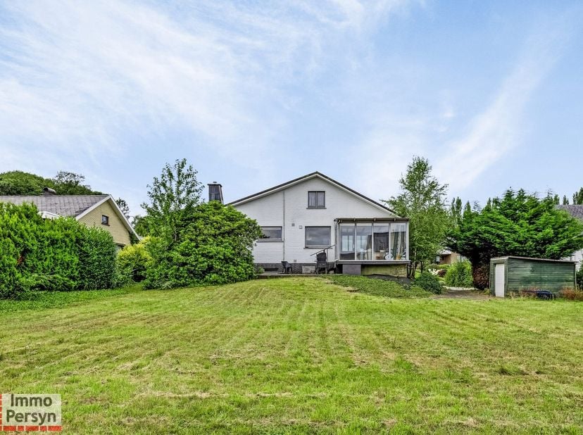 Ben je op zoek naar een woning met veel mogelijkheden in een rustige en groene omgeving? Dan is deze open bebouwing precies wat je zoekt!&lt;br /&gt;
De won