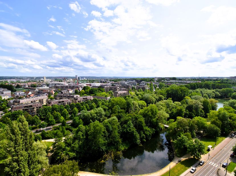 Avenue Marius Renard 33: Appartement une chambre de 65m² avec deux terrasses (13+10m²) dont une avec vue imprenable du 16ème sur les étangs d&#039;Anderlec