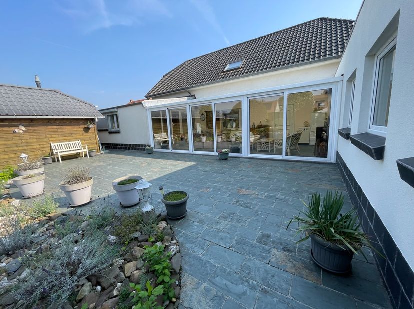 Charmante woning met 3, mogelijkheid tot 4 slaapkamers en prachtige tuin te Kaulille (Bocholt). &lt;br /&gt;
&lt;br /&gt;
Indeling woning: &lt;br /&gt;
Gelijkvloers: in