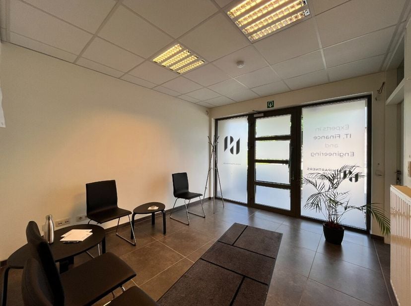 Dit pand van 142m² ligt op een ideale ligging langs de grote ring in Hasselt.Voor meer info ga naar https://www.era.be/nl/te-huur/hasselt/handelspand/