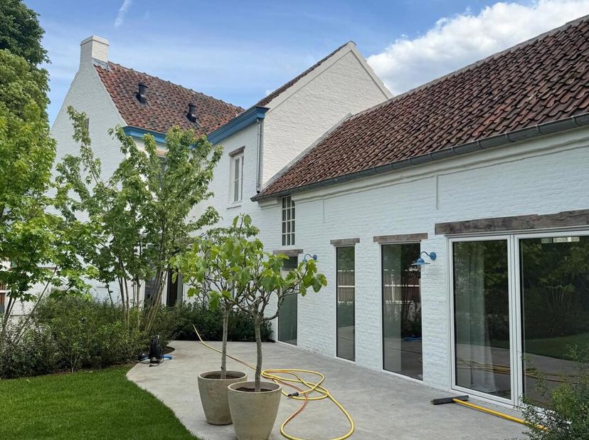 Demandez une visite via notre site web : https://vicusvastgoed.be/nl/te-huur&lt;br /&gt;
Rendez-vous sur le bien concerné et cliquez sur Bezoek aanvragen.&lt;b
