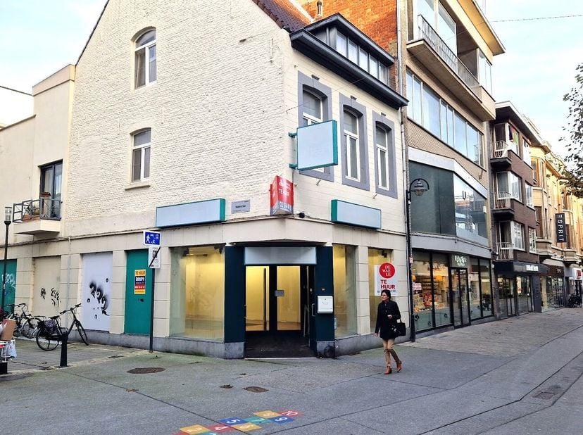 Découvrez cet emplacement de choix au cur de Hasselt&lt;br /&gt;
Bienvenue dans le centre animé de Hasselt, où une opportunité commerciale unique vous atten
