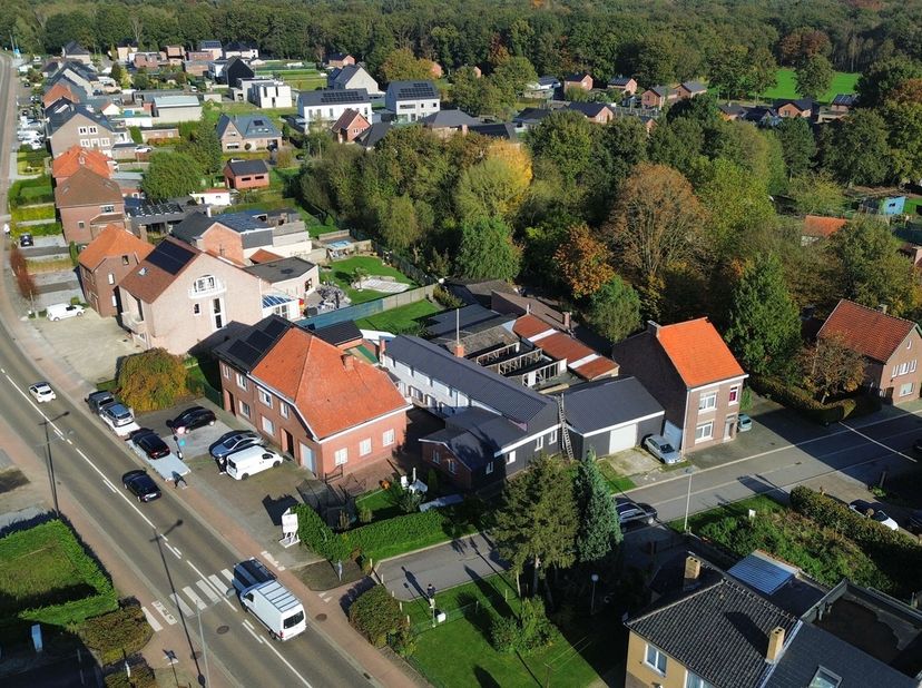 Bent u als projectontwikkelaar of investeerder op zoek naar een interessante bouwkans in het hart van Bilzen? Dan is deze unieke combinatie van twee p