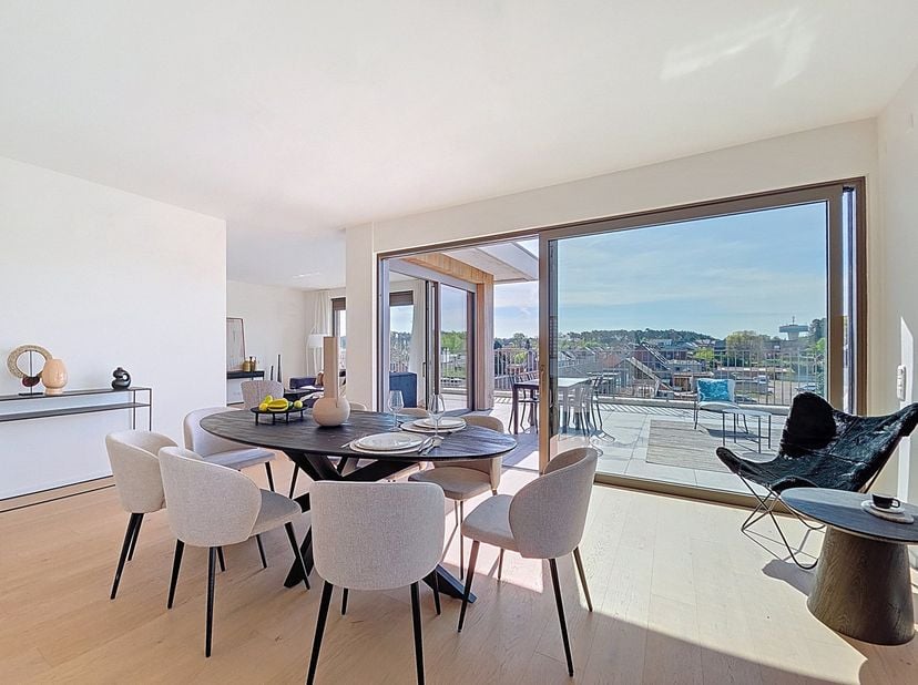 Wonen in het centrum, leven in het groen – dat is precies wat dit indrukwekkende appartement in residentie De Hessel jou biedt. Bovenop de Delhaize, p