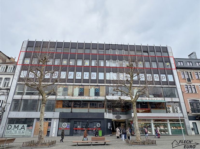 Flech-euro a le plaisir de vous présenter dans le centre de Verviers, au 4eme étage de la galerie des deux places, grand plateau de 622m² entièrement