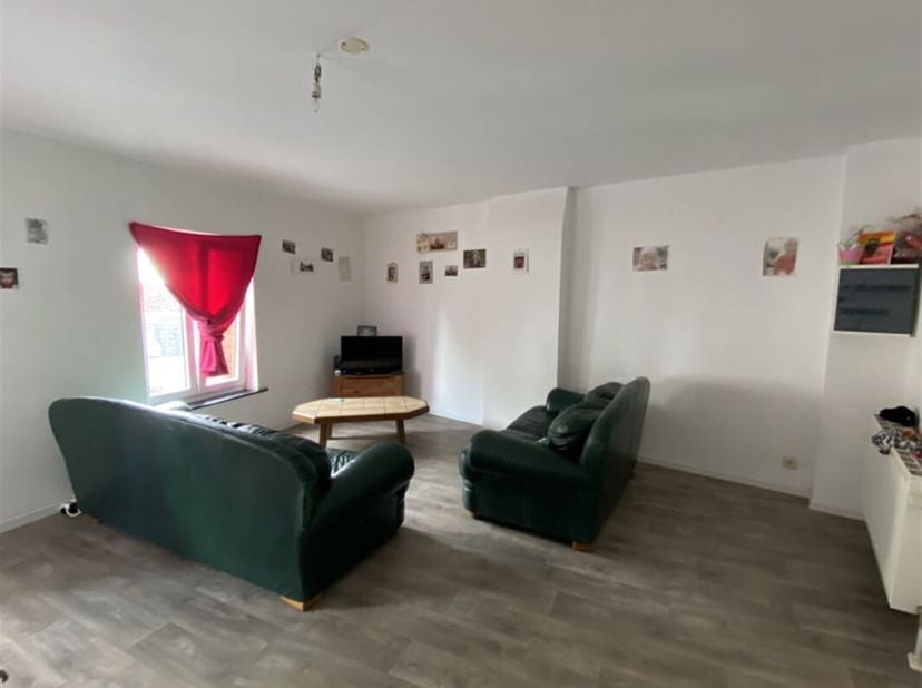 Beleggingspand bestaande uit een commerciële ruimte en 3 appartementen, gelegen aan de voet van de Basiliek van Bonsecours.&lt;br /&gt;
De begane grond best
