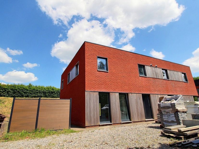 Superbe nouvelle constructions basses énergies...&lt;br /&gt;
Le projet immobilier simplante dans une rue très calme et paisible sans pour autant devoir sis